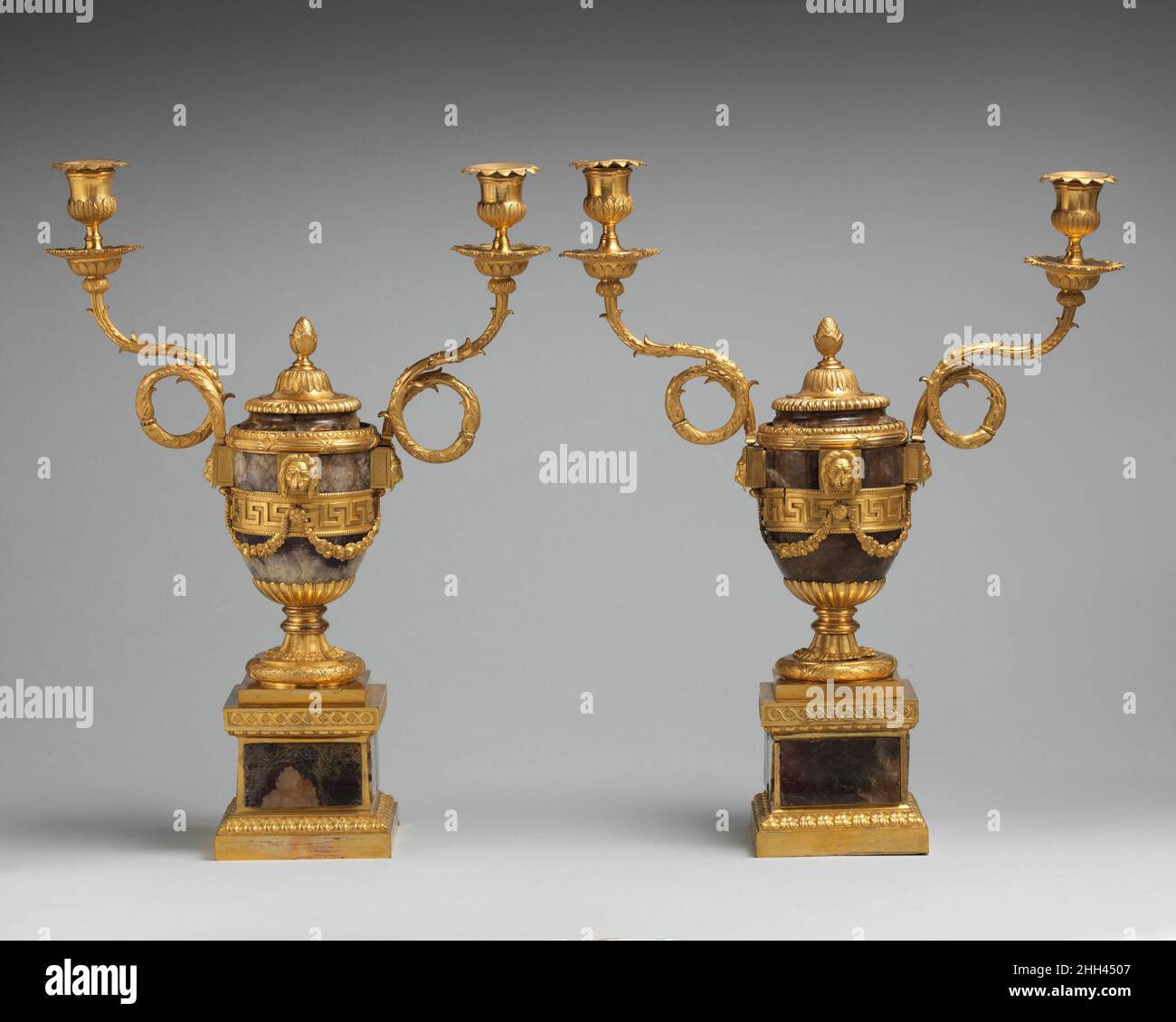 Candelabrum (uno de un par) segunda mitad del siglo 18th atribuido a