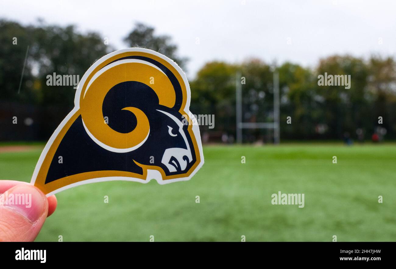 16 de septiembre de 2021, Los Ángeles, California. Emblema de un equipo de fútbol americano profesional Los Angeles Rams con sede en el AR metropolitano de Los Ángeles Foto de stock