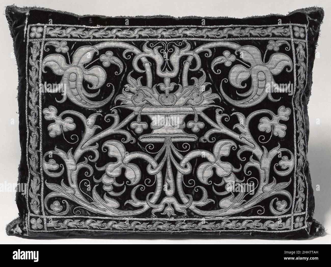 Ropa hecha en cojín 17th siglo español Esta ropa y otra en la Colección  Lehman (1975,), que se hicieron en cojines, originalmente formó parte  de la parte delantera y trasera de un