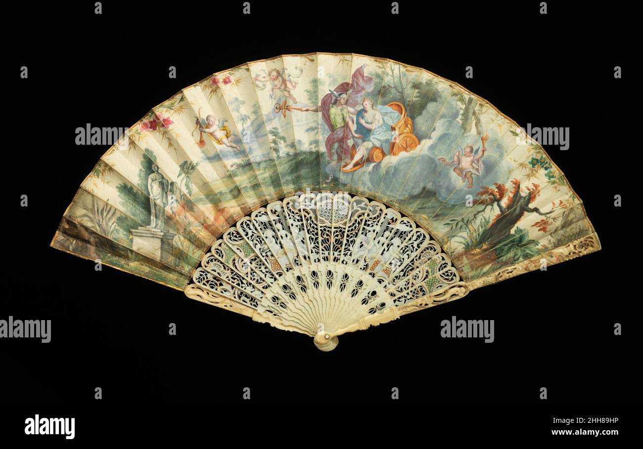 Ventilador 1730–50 Probablemente francés. Ventilador. Probablemente francés. 1730–50. marfil, papel, gouache, nácar Foto de stock
