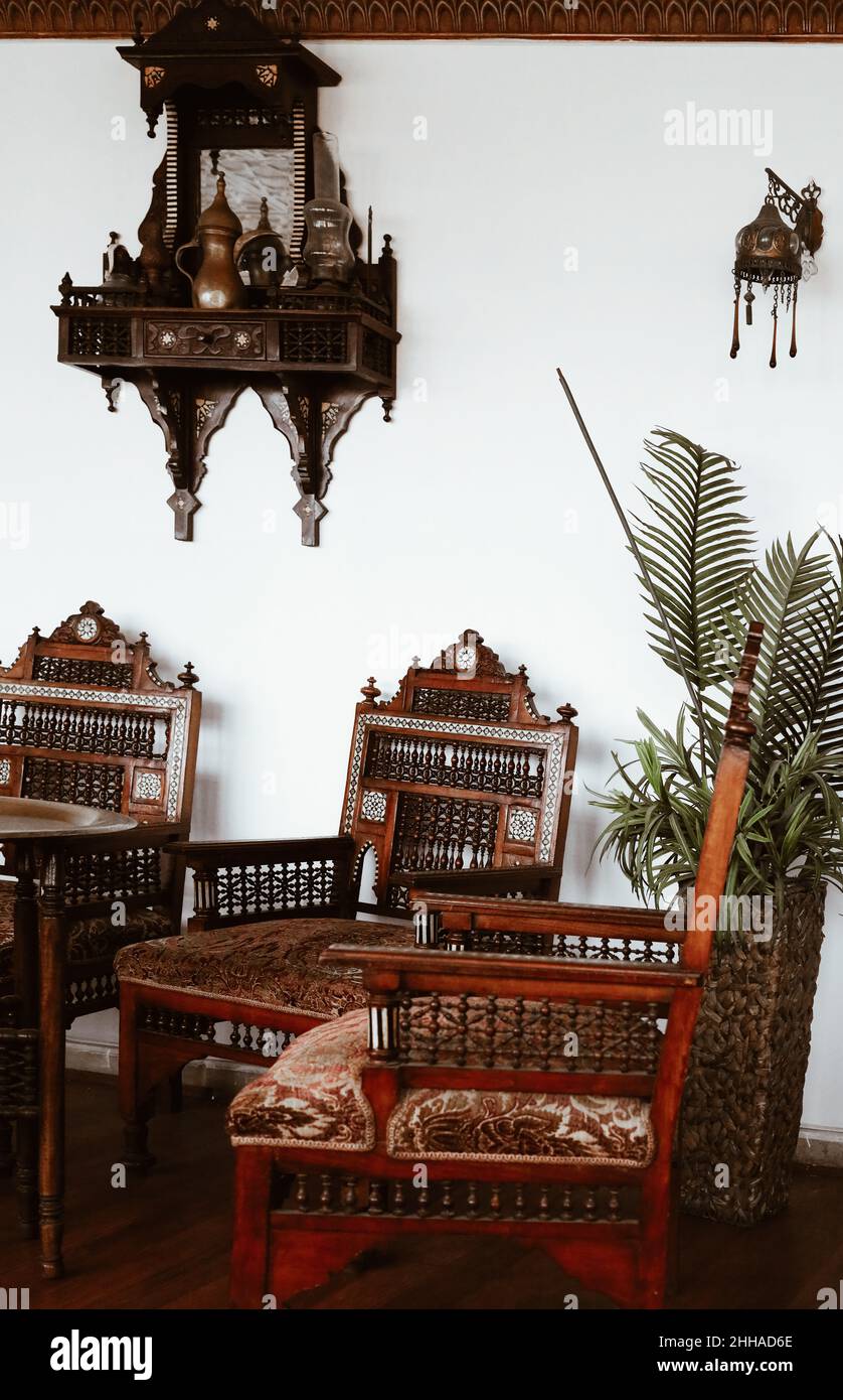 Antique arabic furniture fotografías e imágenes de alta resolución - Alamy