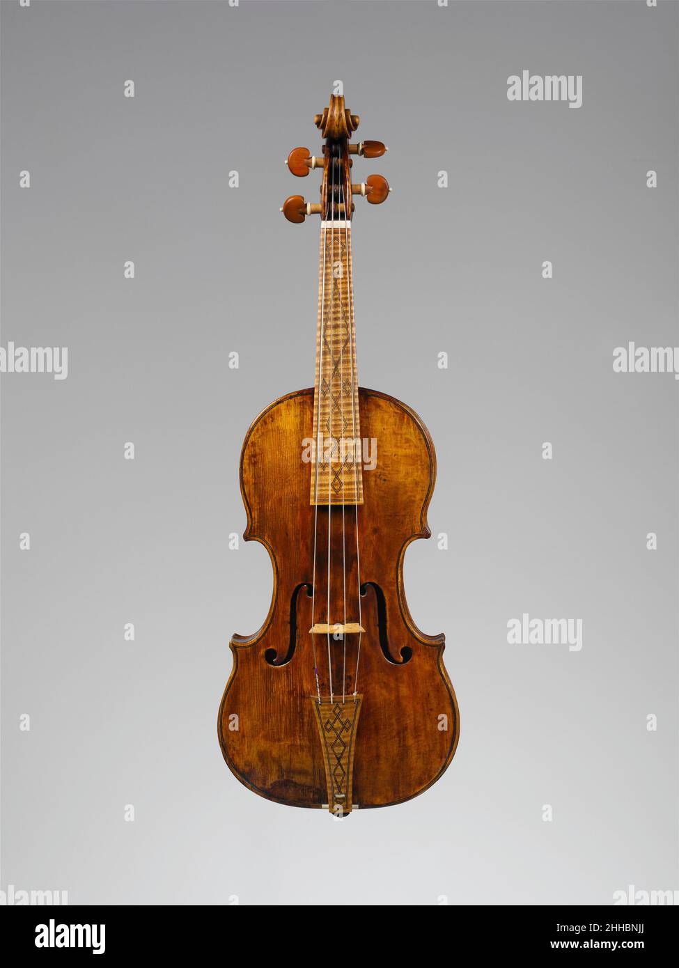 Violín 1669 Nicolò Amati (Cremona 1596–1684 Cremona) Los violines de Nicolò  Amati (1596–1684), el destacado fabricante de violines de la familia Amati  de constructores de instrumentos, eran conocidos por su diseño elegante,