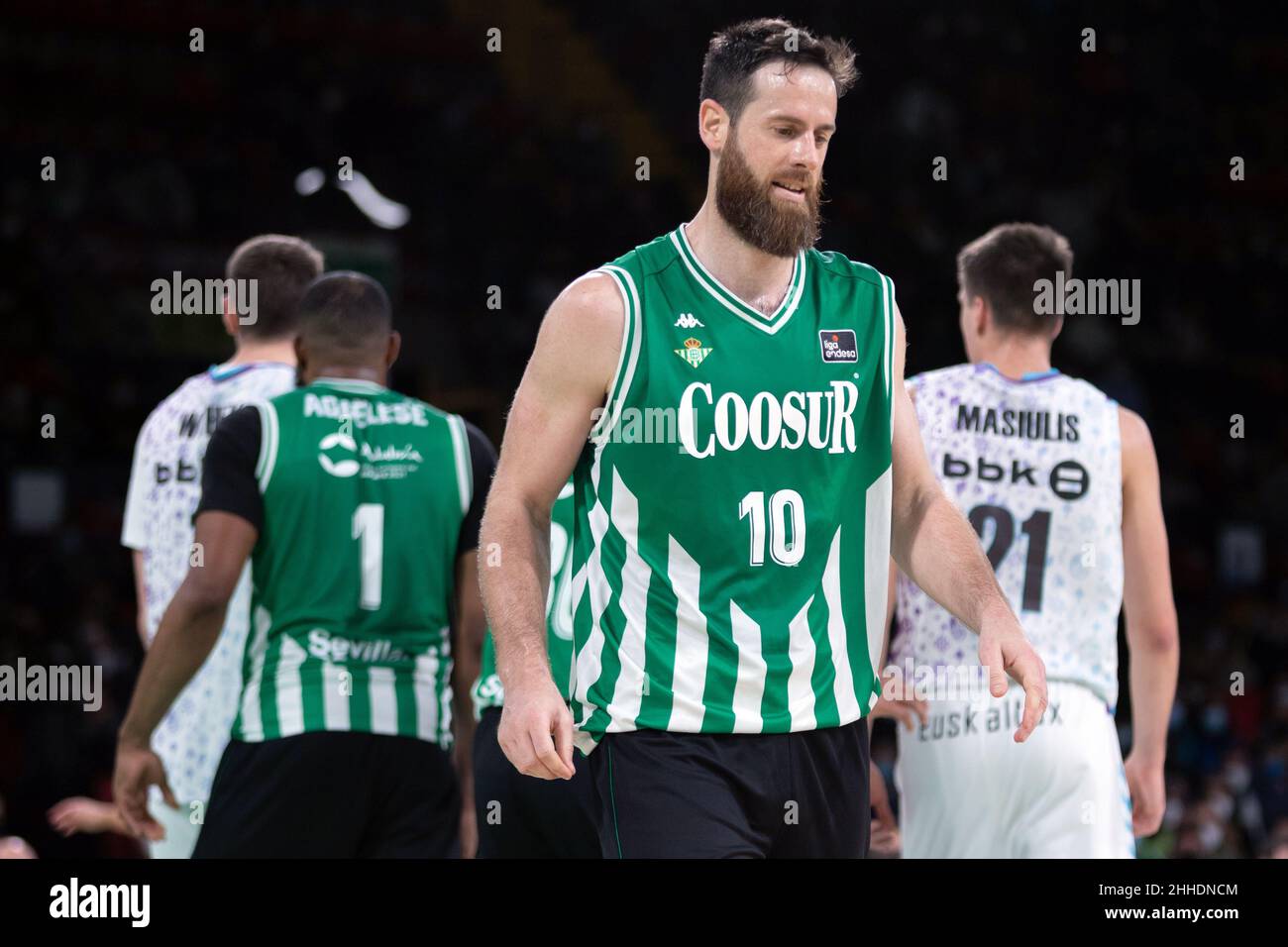 Sevilla, España. 23rd de Ene de 2022. Pablo Almazan (10) de Coosur Real  Betis visto durante el partido Liga ACB entre Coosur Real Betis y Surne Bilbao  Basket en el Centro Deportivo