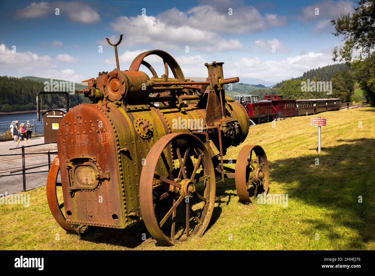 Reino Unido, Gales, Merthyr Tydfil, Brecon Mountain Railway, Pontstihill estación, motor de tracción oxidado Foto de stock