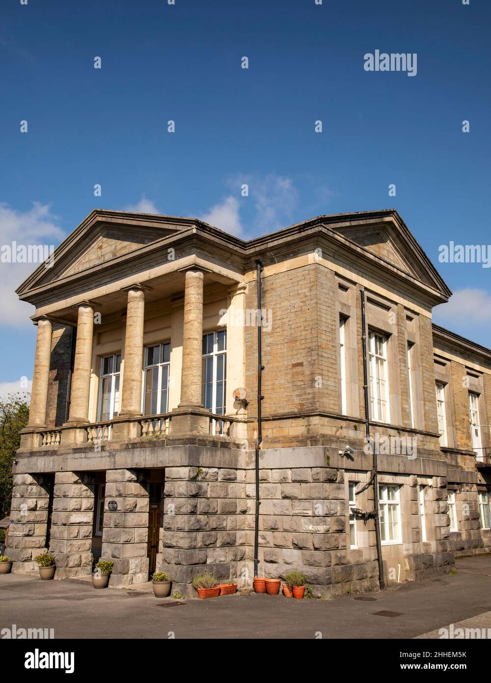 Reino Unido, Gales, Merthyr Tydfil, Dowlais, antigua biblioteca Guest Memorial, y Memorial Hall, ahora Guest Keen Club Foto de stock