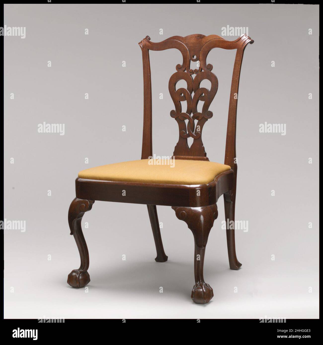 Silla LATERAL 1760–90 AMERICANA Estas sillas, de un conjunto original de  doce, junto con un sofá (39.184.2) y una mesa de cartas (39.184.12),  descendieron en suite en la familia Verplanck. Las características