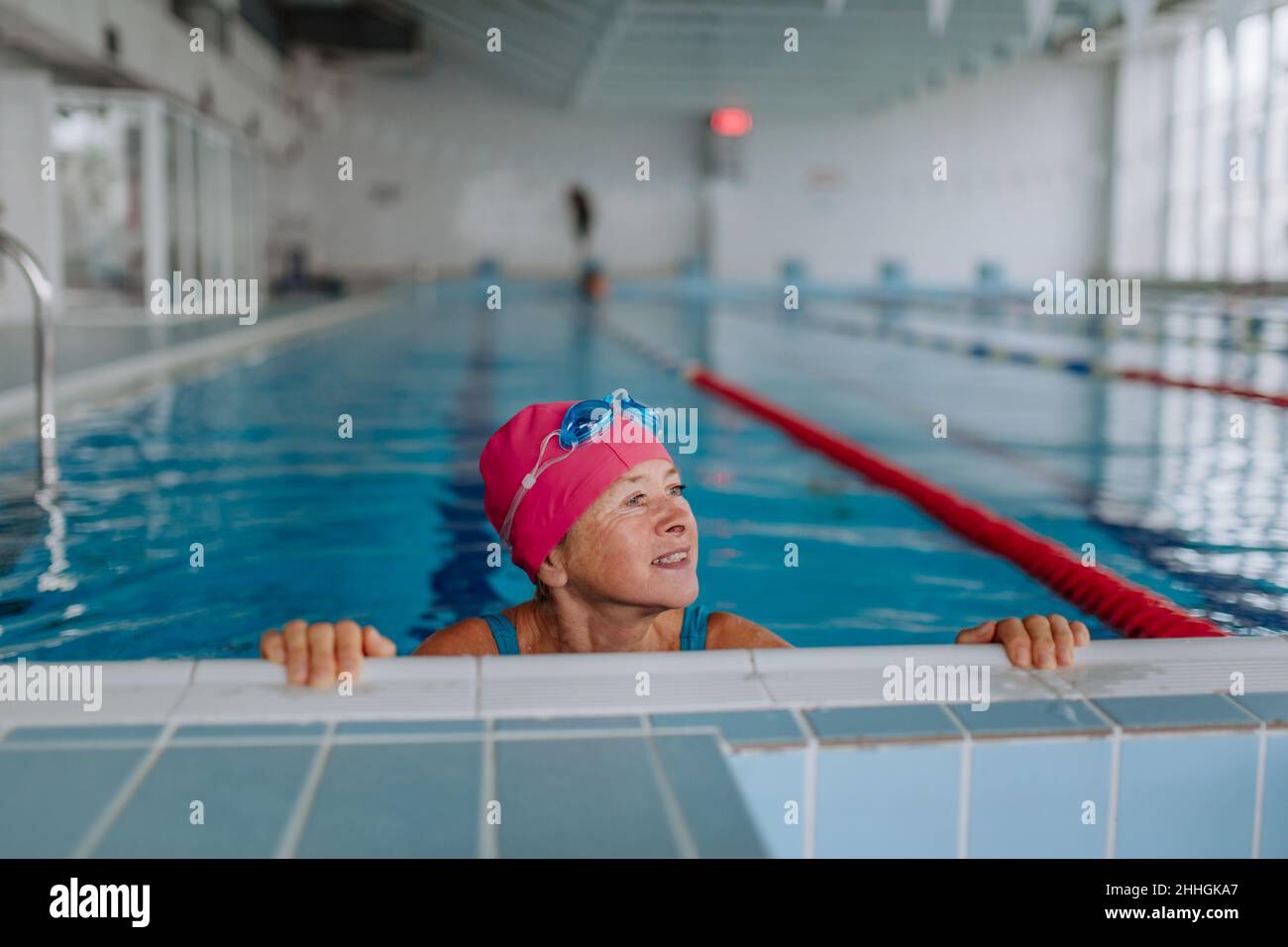 Mujer senior gorro natación fotografías e imágenes de alta resolución -  Página 2 - Alamy