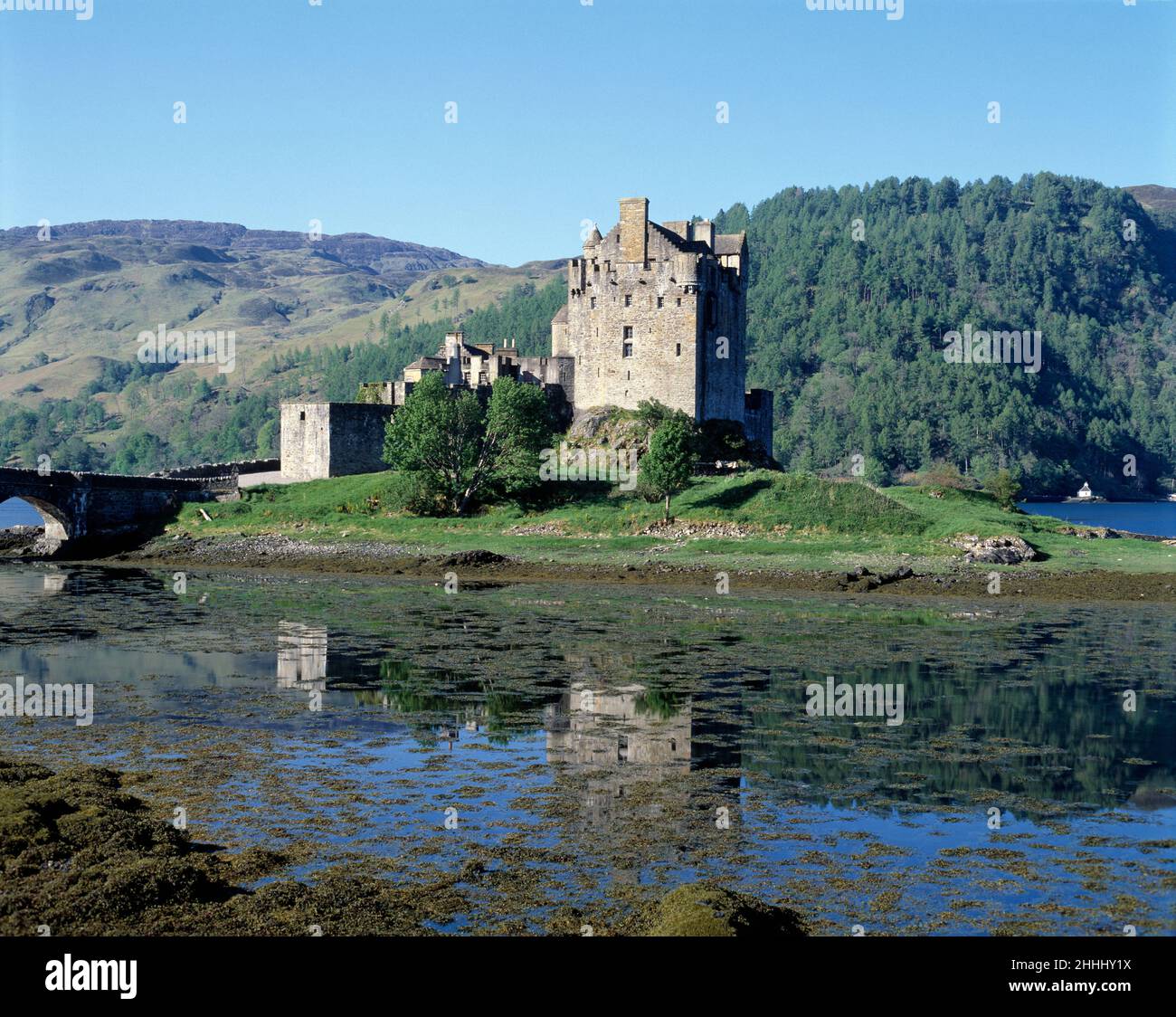 Escocia. Highlands. Lago Duich. Castillo de Eilean Donan. Foto de stock