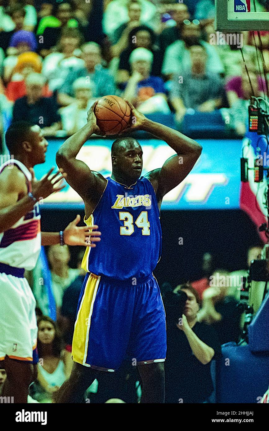 Shaquille O'Neal, Los Angeles Lakers, en acción en un juego contra los Phoenix Suns. Foto de stock