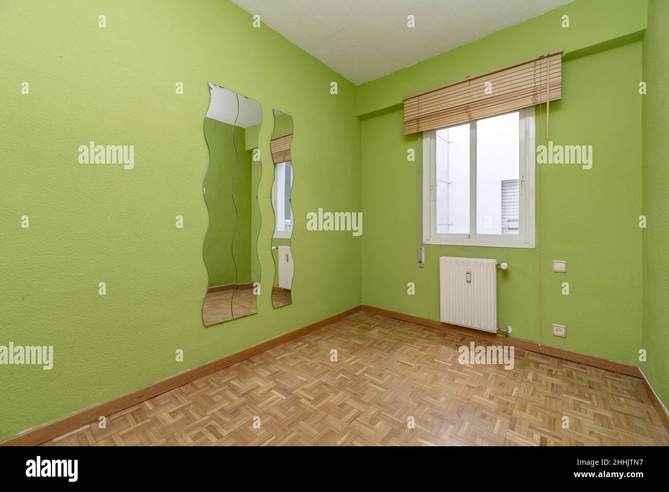 Paredes pintadas de verde en fotografías e imágenes de alta resolución -  Alamy