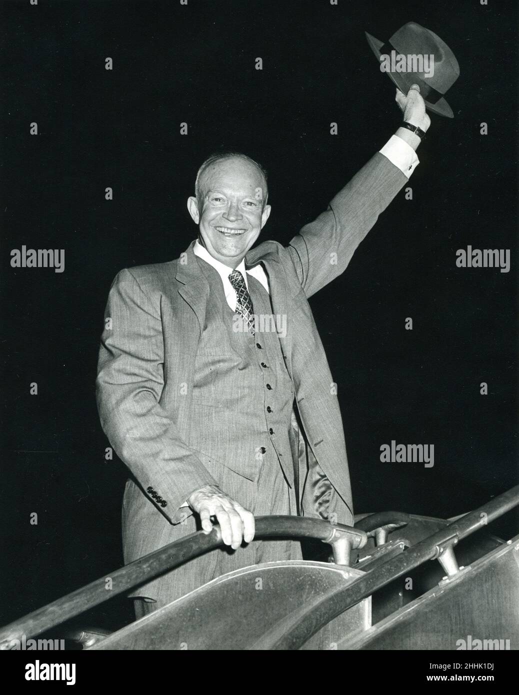 20 de julio de 1956 -- El Presidente Eisenhower se va a una conferencia en Panamá. Foto: Abbie Rowe Foto de stock