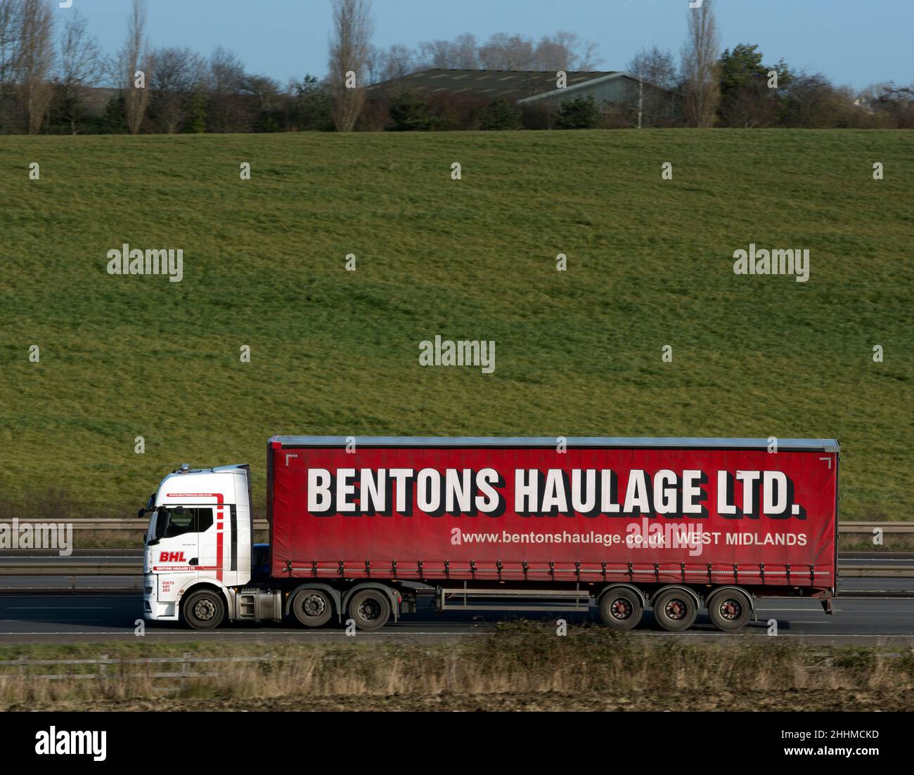 Camión Bentons Haulage en la autopista M40, Warwickshire, Reino Unido Foto de stock