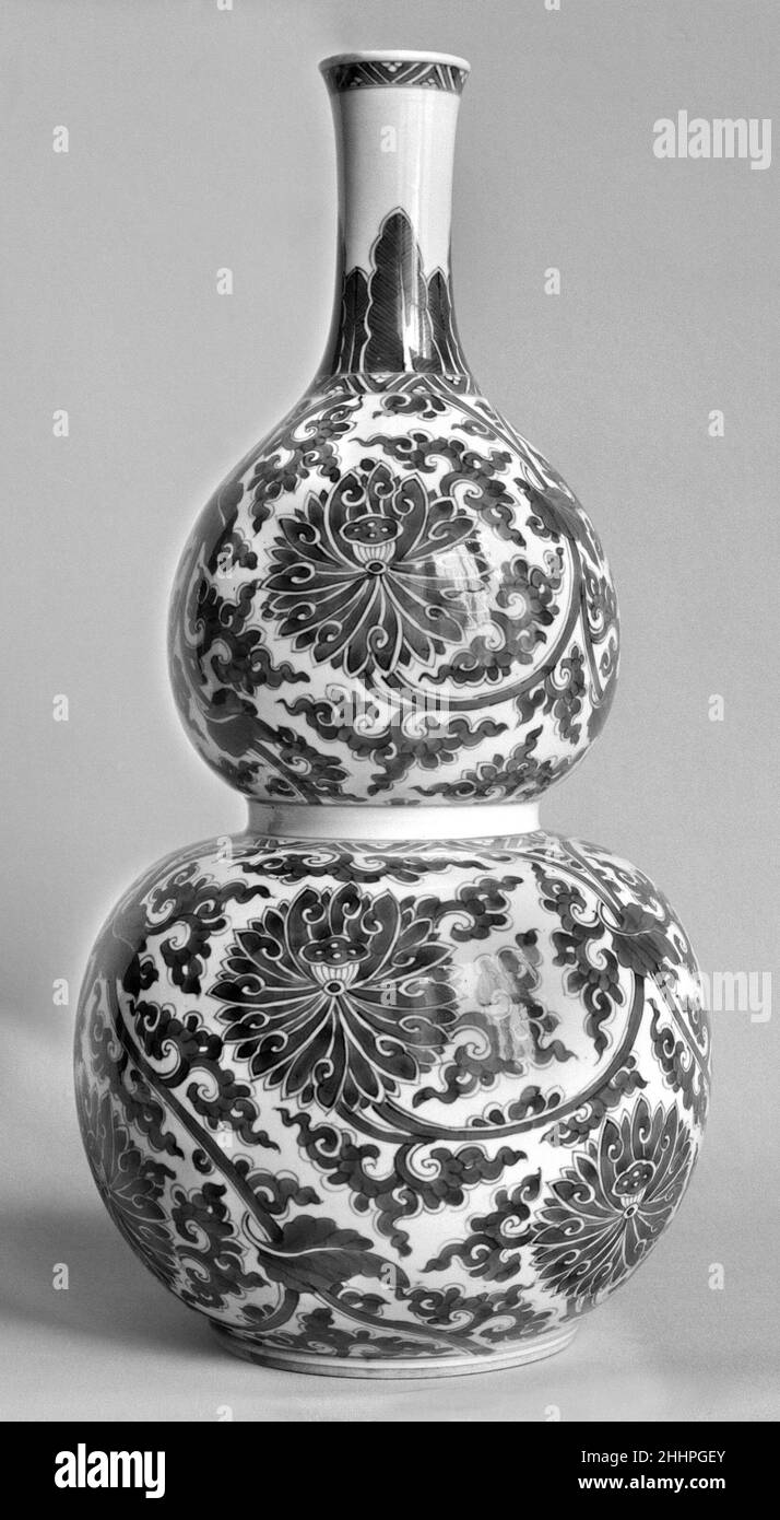 China botella. Botella. China. Porcelana. Dinastía Qing (1644–1911),  período Kangxi (1662–1722). Cerámica Fotografía de stock - Alamy