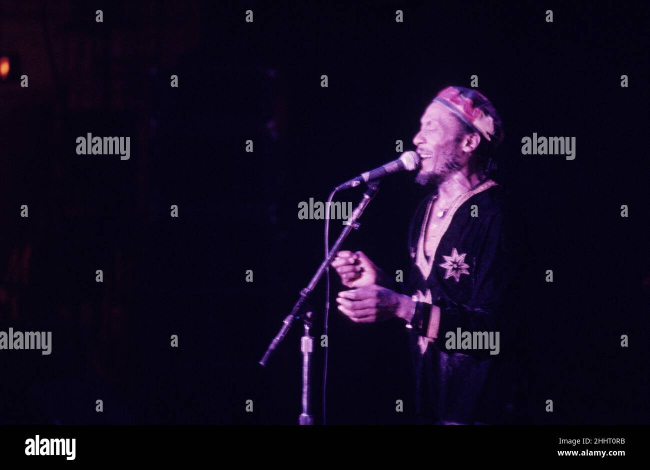 Jimmy Cliff actúa en vivo en Ventura Theatre, Ventura CA 1988 de julio . El crédito de la foto debe ser: Andrea Donati Foto de stock