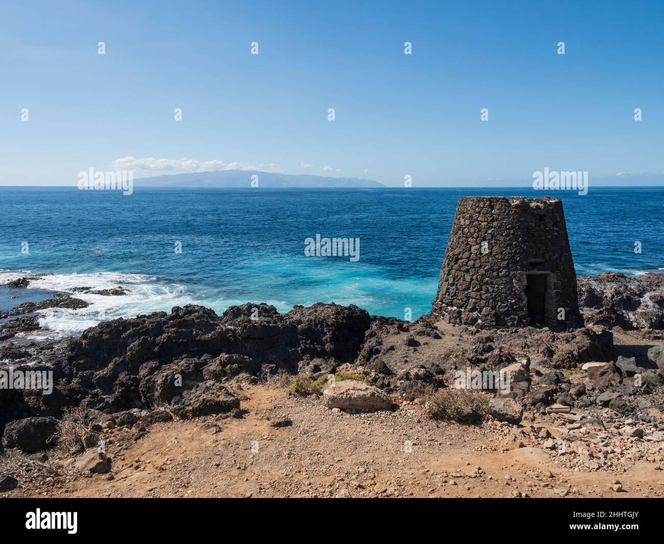 Torre de la Sinfonía de Martín en la costa de El Varadero, Tenerife. Foto de stock