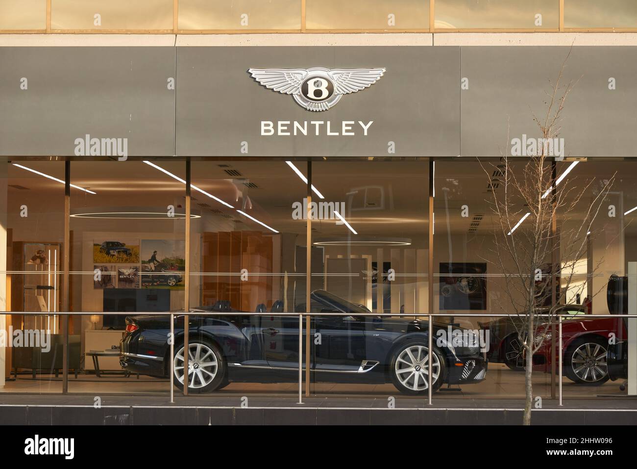 Concesionario y sala de exposición de automóviles de lujo Bentley en Vancouver, British Columbia, Canadá Foto de stock