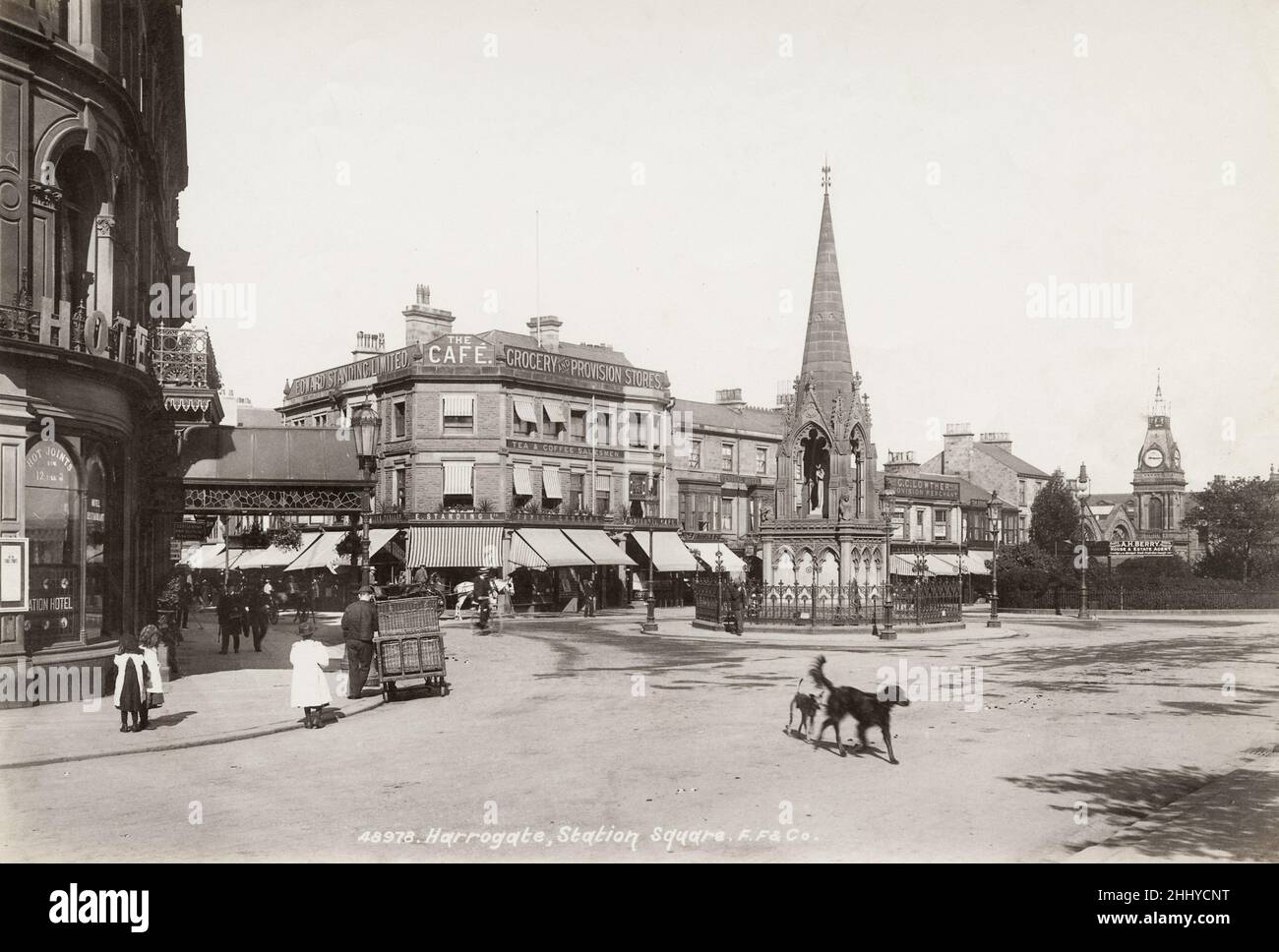 Fotografía vintage, finales de 19th, principios del siglo 20th, vista de Station Square, Harrogate, North Yorkshire Foto de stock