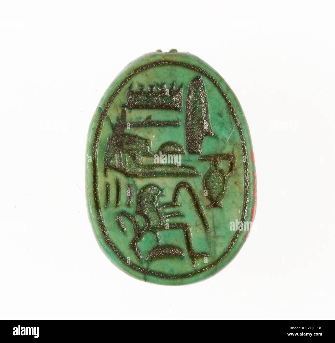 Scarab inscribió a Hatshepsut unido con Amun ca. 1479–1458 A.C. Nuevo Reino Durante la temporada de excavación de 1926-1927, la Expedición Egipcia del Museo descubrió tres depósitos de fundación a lo largo de la pared oriental del recinto del templo funerario de Hatshepsut en Deir el-Bahri, en Tebas Occidental. Entre los contenidos se encontraban 299 scarabs y sellos. Sesenta y cinco de ellos se encuentran ahora en el Museo Egipcio, El Cairo, y el resto fueron adquiridos por el Museo en la división de Encuestas. Entre las inscripciones en las bases de estos escarabajos y focas son ejemplos de cada título que Hatshepsut tenía, desde el momento en que era 'rey' Foto de stock