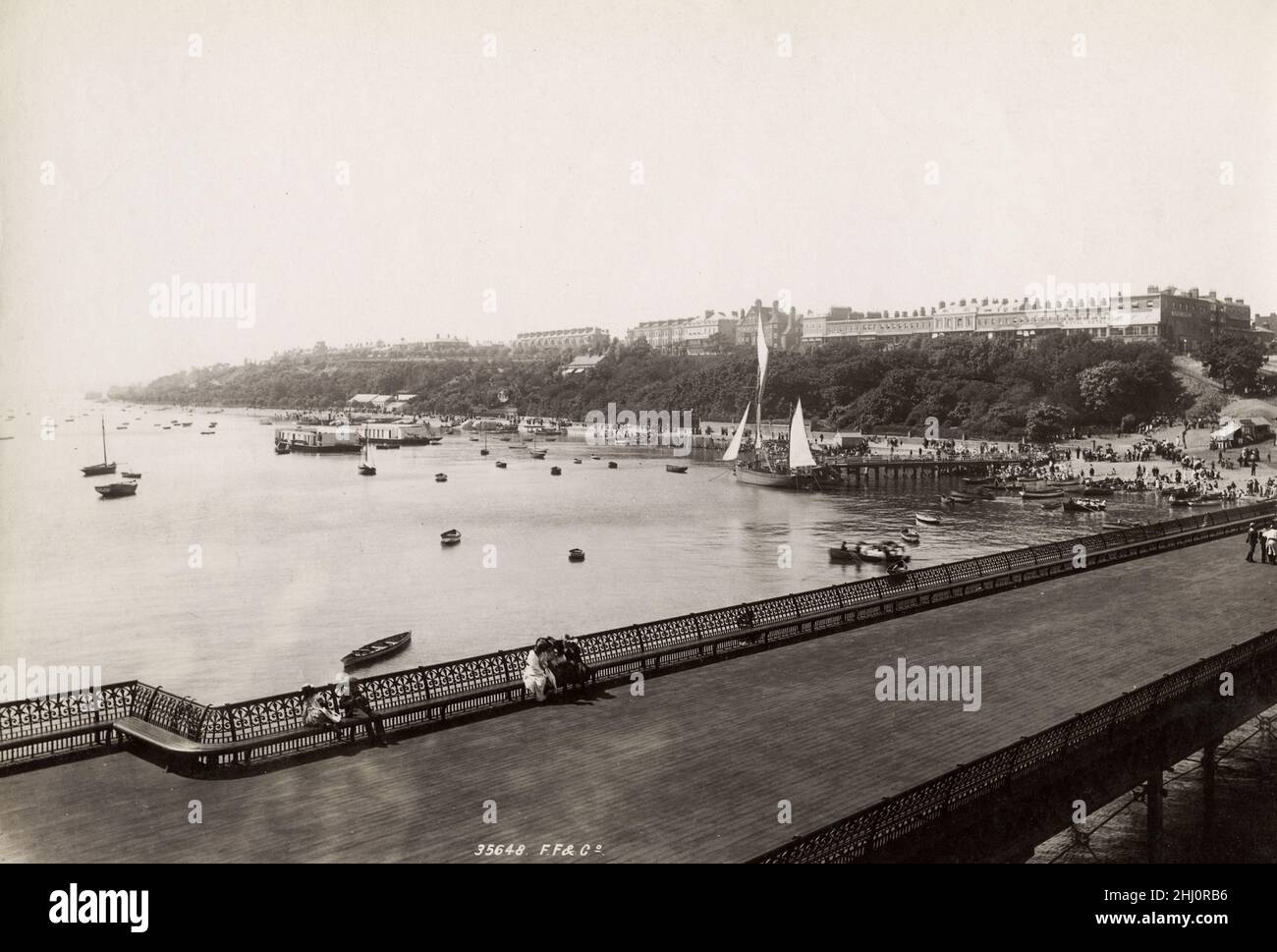 Fotografía vintage, finales de 19th, principios del siglo 20th, vista de 1895 - Southend-on-Sea desde el muelle, Essex Foto de stock