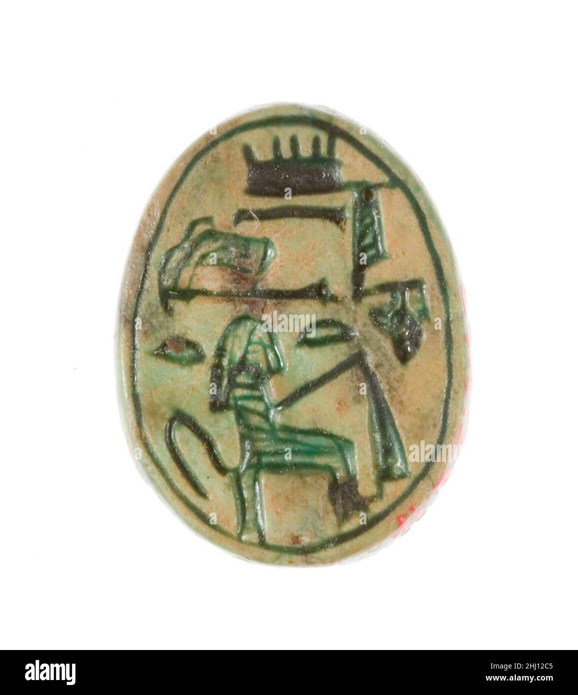 Scarab inscribió a Hatshepsut unido con Amun ca. 1479–1458 A.C. Nuevo Reino Durante la temporada de excavación de 1926-1927, la Expedición Egipcia del Museo descubrió tres depósitos de fundación a lo largo de la pared oriental del recinto del templo funerario de Hatshepsut en Deir el-Bahri, en Tebas Occidental. Entre los contenidos se encontraban 299 scarabs y sellos. Sesenta y cinco de ellos se encuentran ahora en el Museo Egipcio, El Cairo, y el resto fueron adquiridos por el Museo en la división de Encuestas. Entre las inscripciones en las bases de estos escarabajos y focas son ejemplos de cada título que Hatshepsut tenía, desde el momento en que era 'rey' Foto de stock