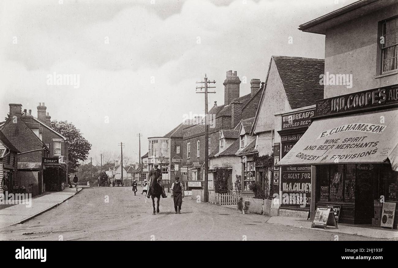 Fotografía vintage, finales de 19th, principios del siglo 20th, vista de 1913 - Main Road, St Osyth, Essex Foto de stock