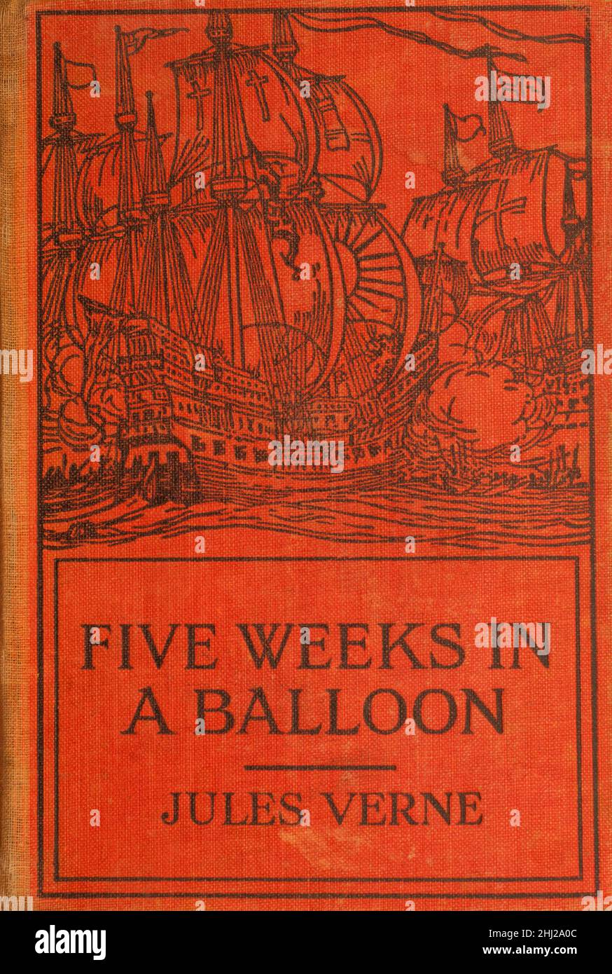 Un libro de Antigüedades, Cinco semanas en un globo de Jules Verne Foto de stock