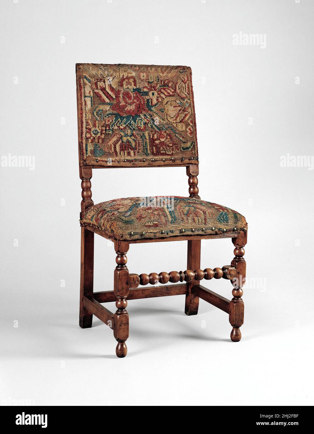 Silla TURQUÍA-TRABAJO 1680–1700 AMERICANA La gran rareza de esta silla se  encuentra en la lana original Turquía-trabajo que cubre su asiento y  espalda. “Turkeywork” se refiere a un tipo de tejido con