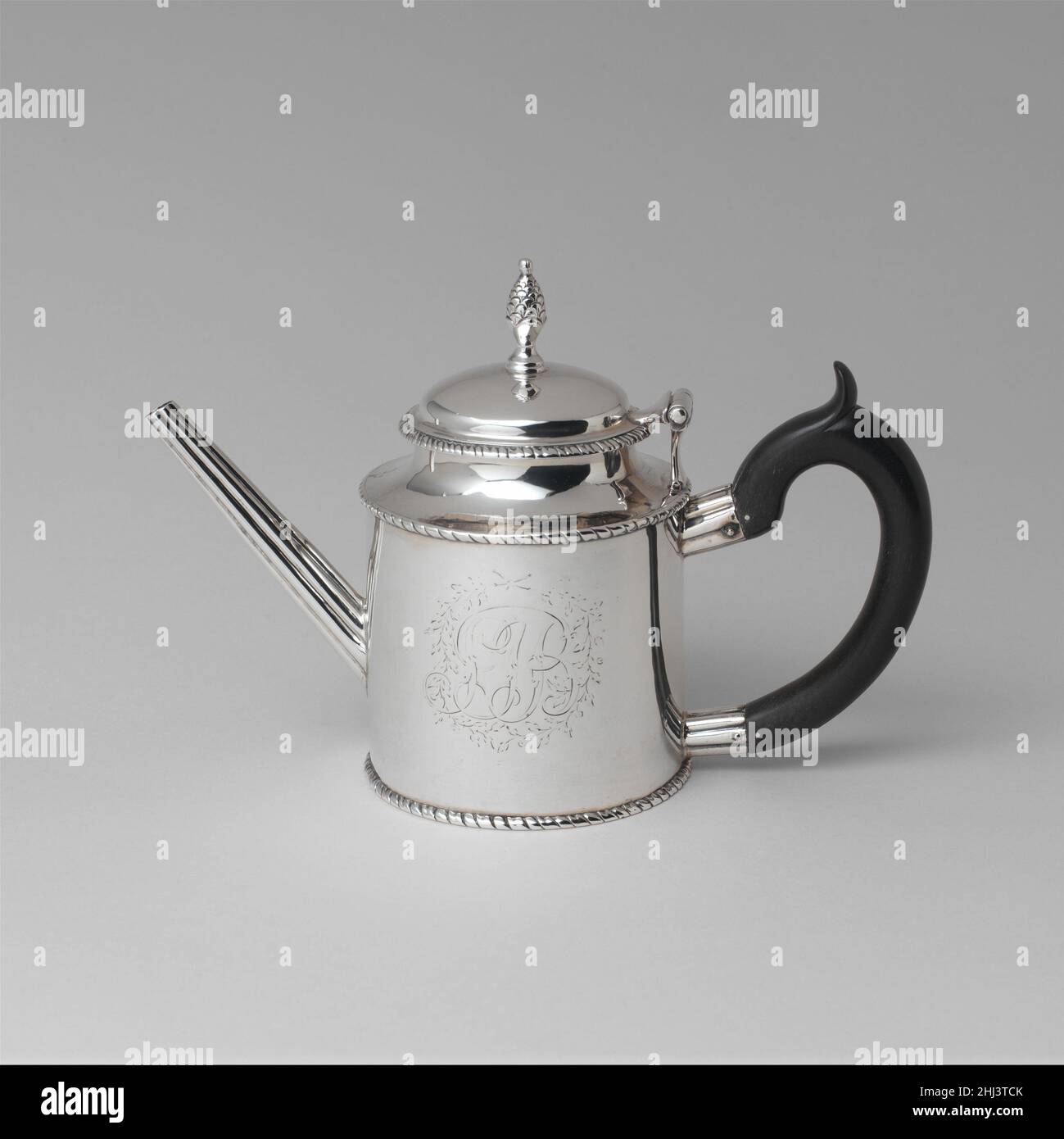 Teapot ca. 1782 Paul Revere Jr. American Esta tetera en forma de tambor
