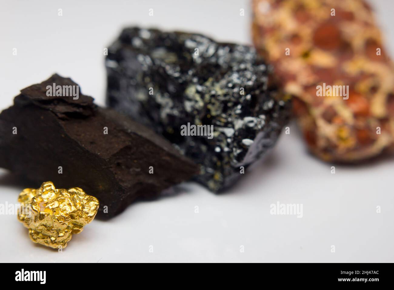 Oro-nugget, bauxita mineral y carbón - antracita y lignito Foto de stock