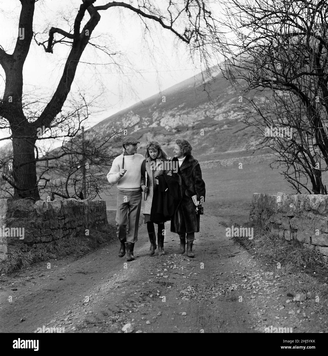 El actor John Mills, la esposa Mary Hayley Bell y su hija Hayley Mills