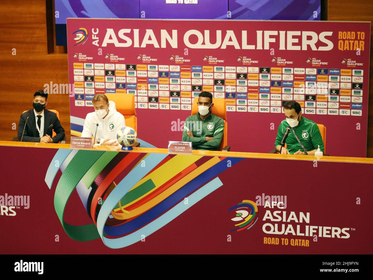 Fútbol - Copa Mundial - Clasificación Asiática - Grupo B - Arabia Saudita  contra Omán - King Abdullah Sport City Stadium, Jeddah, Arabia Saudita - 27  de enero de 2022 El entrenador