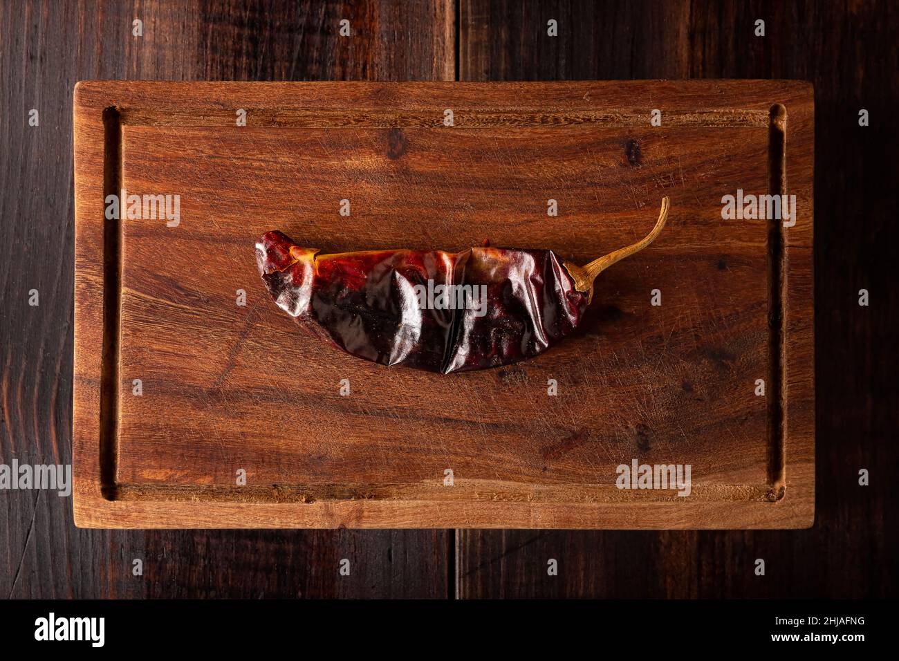 Chile Guajillo. Este chile mexicano es la forma seca de chile mirasol y