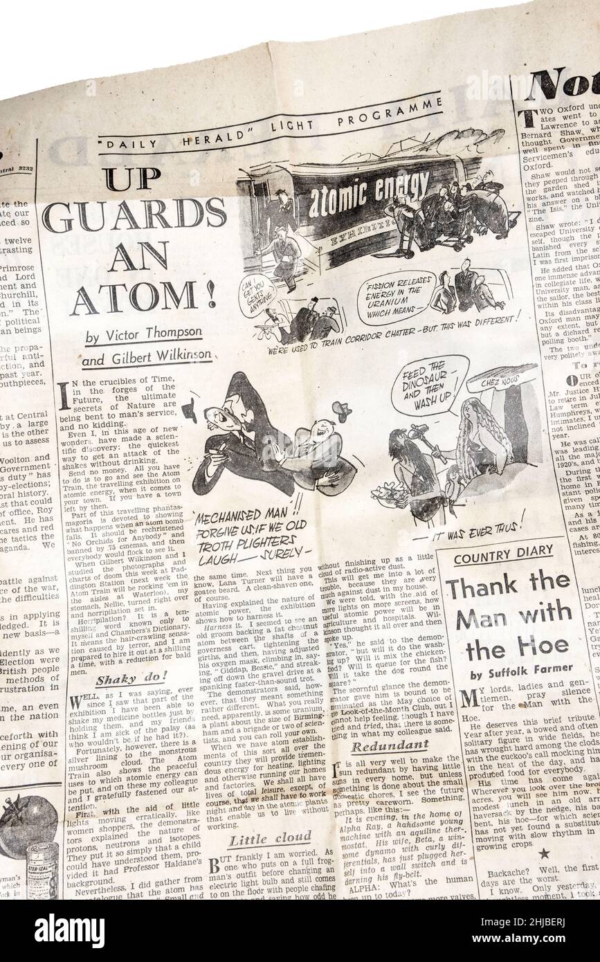 Artículo del periódico del 1 de mayo de 1948 edición del Daily Herald sobre una exposición itinerante que advierte de los peligros de la energía atómica en la Gran Bretaña de posguerra Foto de stock