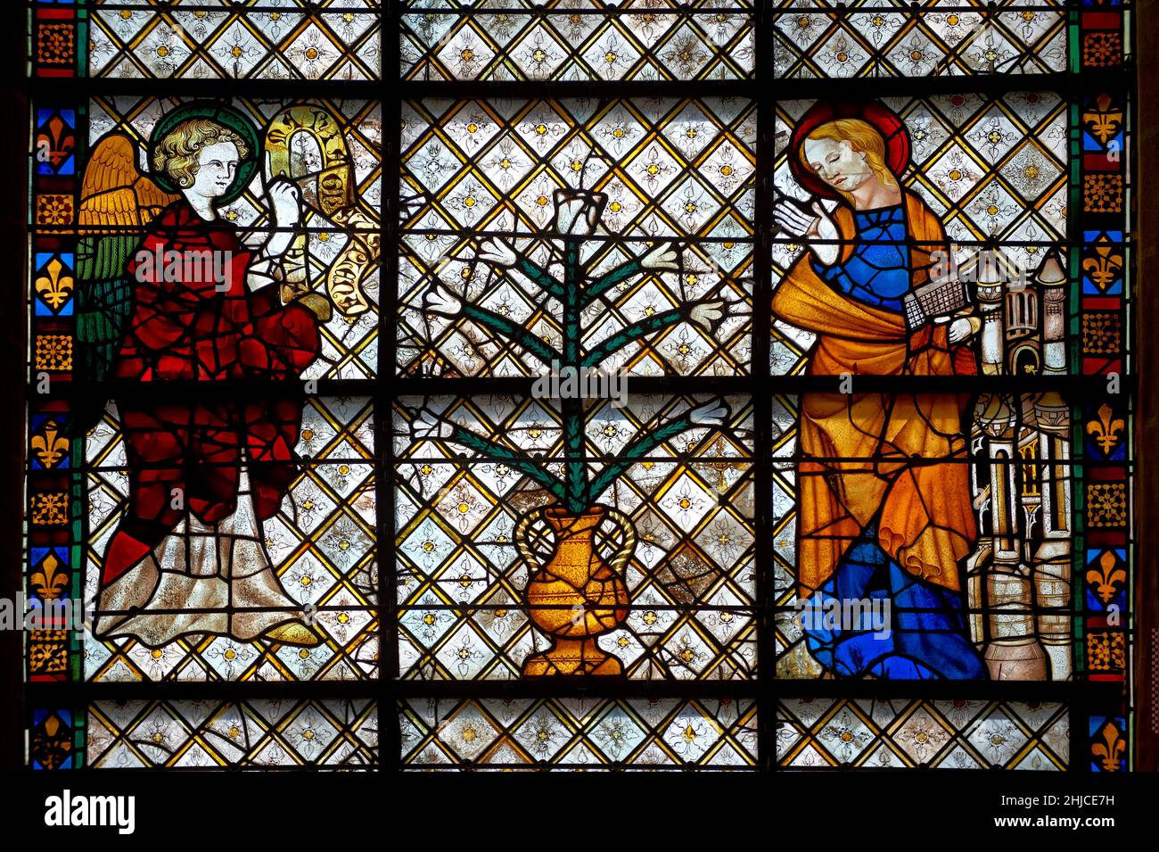 Vidrieras de la Catedral de Chartres, Francia. Patrimonio de la Humanidad de la UNESCO. Las vidrieras de la Catedral de Chartres se mantienen como o. Foto de stock