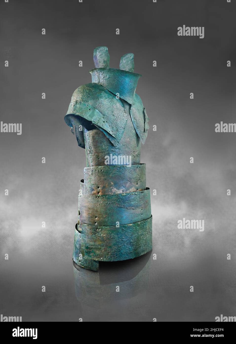 Traje micénico de amour de bronce, la Armadura de Dendra, de la 'Tumba de Armadura' cementerio micénico de Dendra, 1500 a 1180 aC . Nafplion Arqueológico Foto de stock