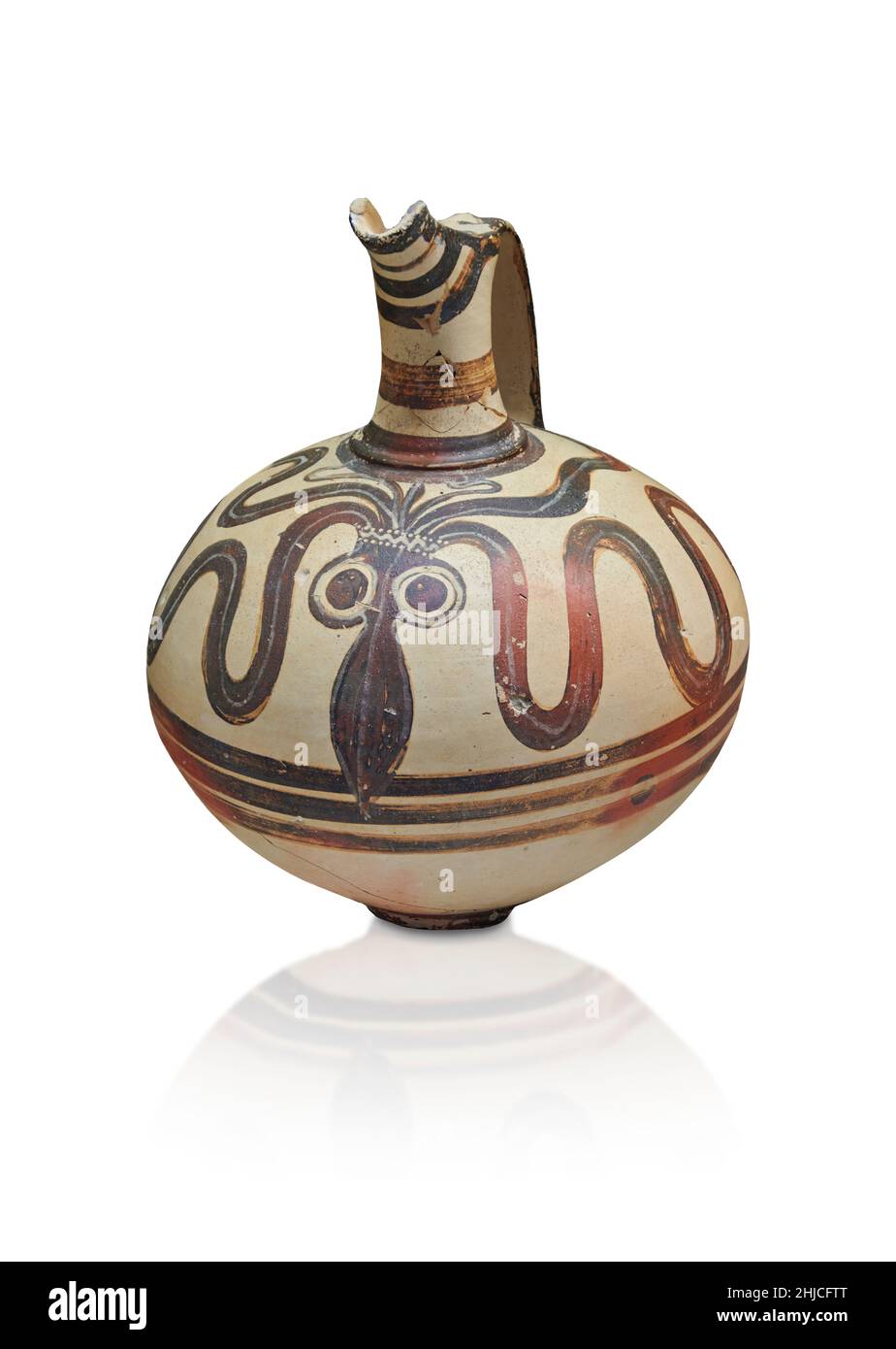 Cerámica micénica - jarra de terracota con diseño de pulpo, tumba de cámara Berbati III, 1350-1300 aC . Museo Arqueológico de Nafplio. . Contra el blanco Foto de stock