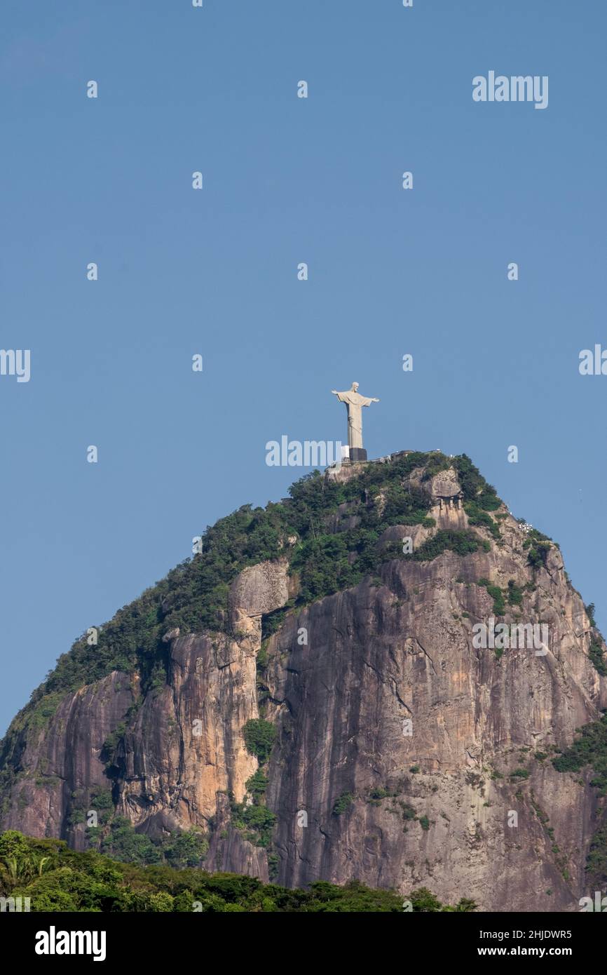 América del Sur, Brasil, Río de Janeiro. La Estatua del Cristo (Cristo Redentor) en la montaña Corcovado en el Parque Nacional de Tijuca Foto de stock