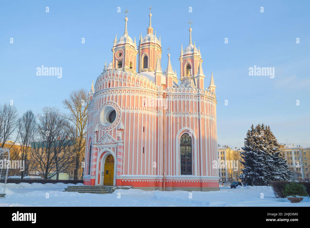 Iglesia Antigua de la Natividad de Juan el Bautista (Iglesia de Chesme) de cerca en una tarde de diciembre. San Petersburgo, Rusia Foto de stock