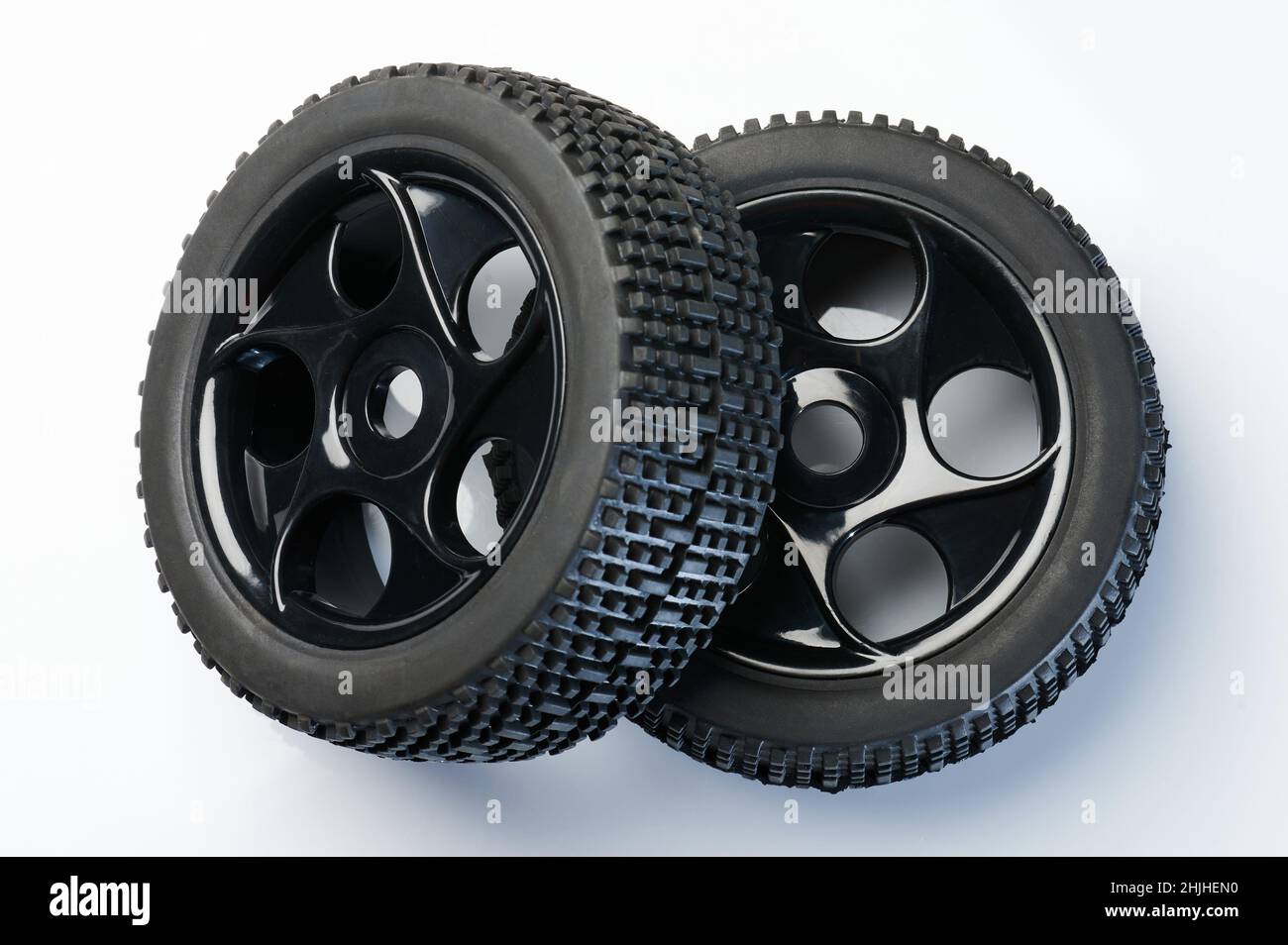 Plástico negro para ruedas sobre la parte superior aisladas Foto de stock