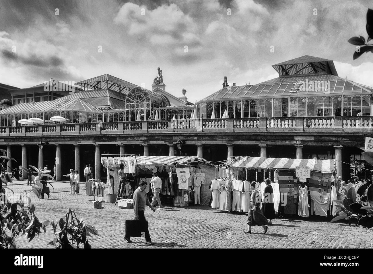 The Opera Terrace, Covent Garden, Londres, Inglaterra, Reino Unido. Alrededor de los años 80 Foto de stock