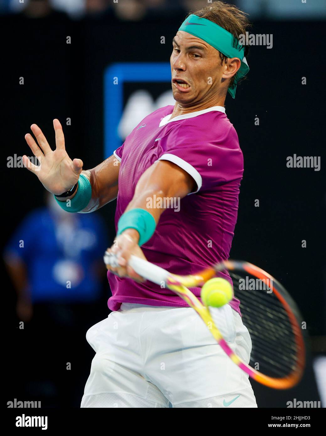 Melbourne, Australia. 30th. Enero, 2022. El tenista español Rafael Nadal en acción durante el torneo Abierto de Australia en Melbourne Park el domingo 30 de enero de 2022. © Juergen Hasenkopf / Alamy Live News Foto de stock