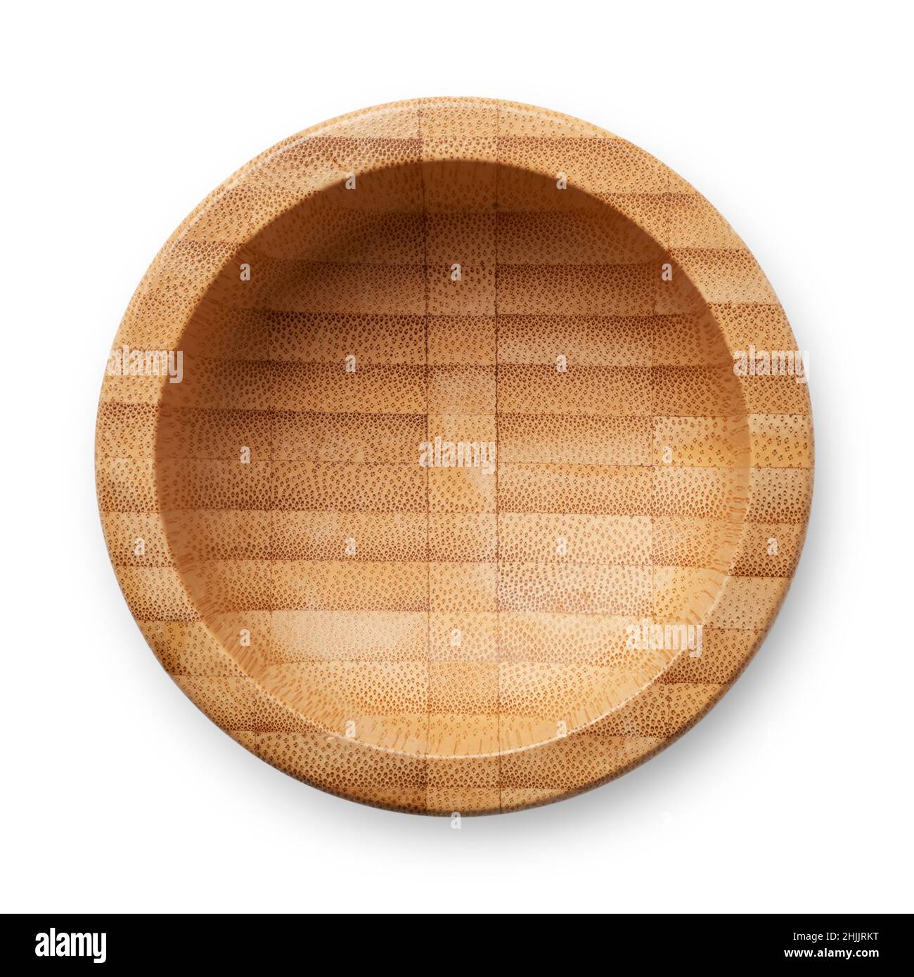 Objetos aislados: Cuenco de madera vacío, utensilio de cocina tradicional, sobre fondo blanco Foto de stock