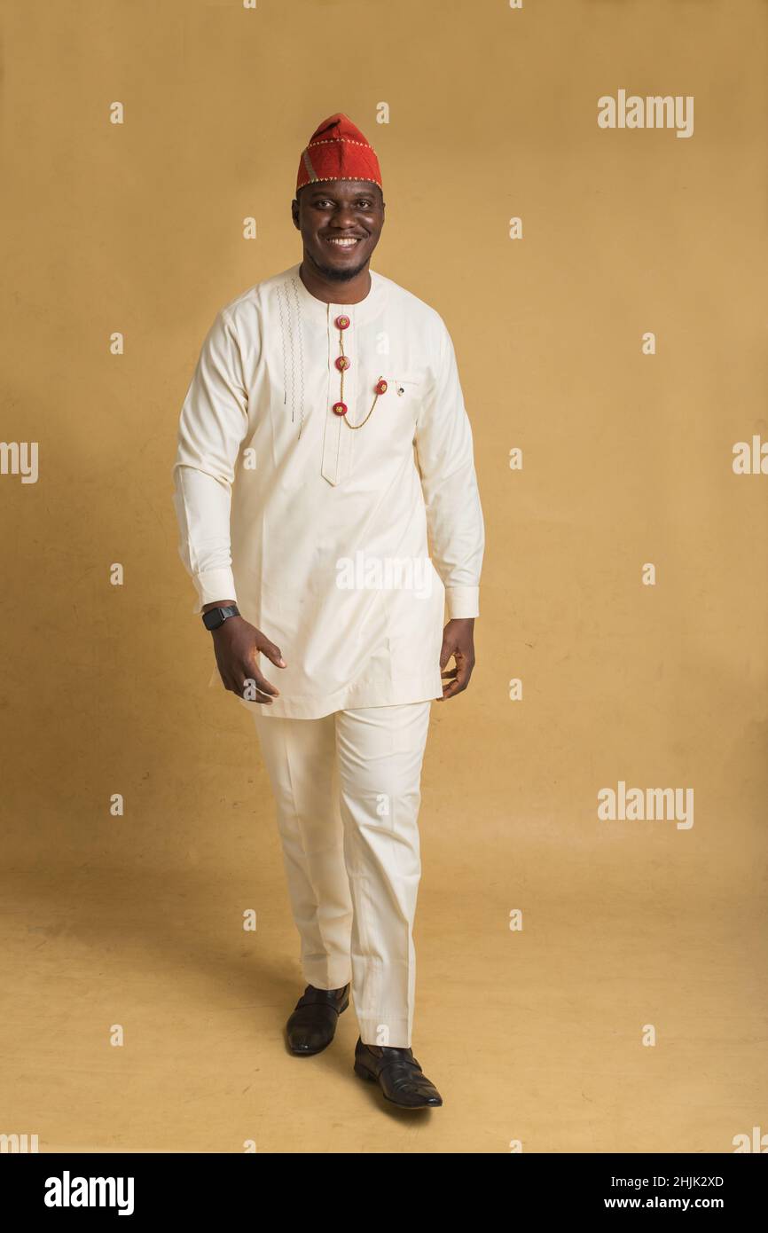 Ropa nigeriana fotografías e imágenes de alta resolución - Alamy