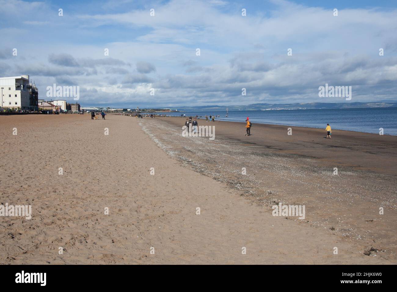 Portobello Beach en Edimburgo, Escocia en un día de otoño en el Reino Unido Foto de stock