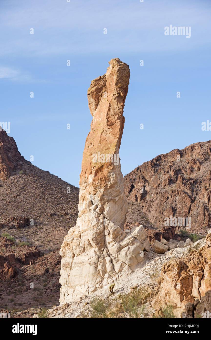 rock spire en Warm Springs Wilderness en el oeste de Arizona Foto de stock