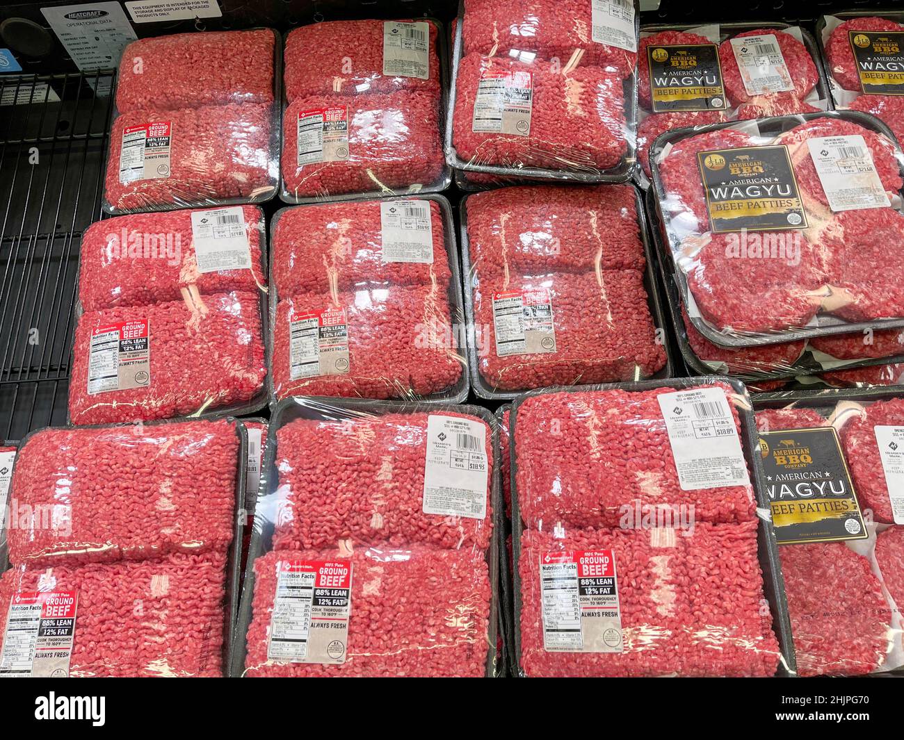 Orlando, FL USA - 10 de septiembre de 2021: Un caso refridgerado de carne  de res molida en una tienda de comestibles Sam's Club Fotografía de stock -  Alamy