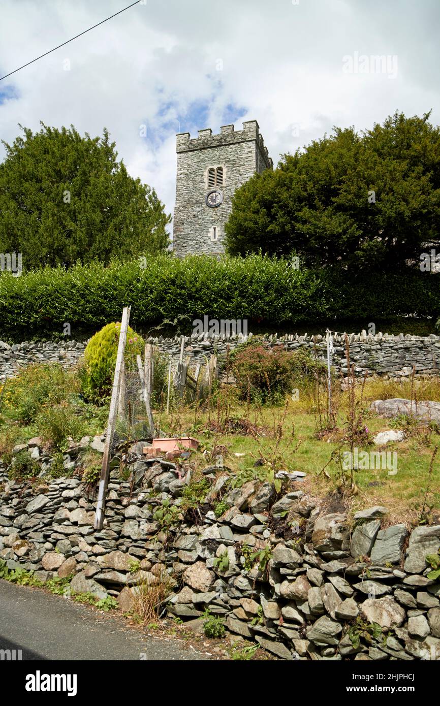 gran langdale iglesia santa de la trinidad stile langdale valle, distrito de los lagos, cumbria, inglaterra, reino unido Foto de stock