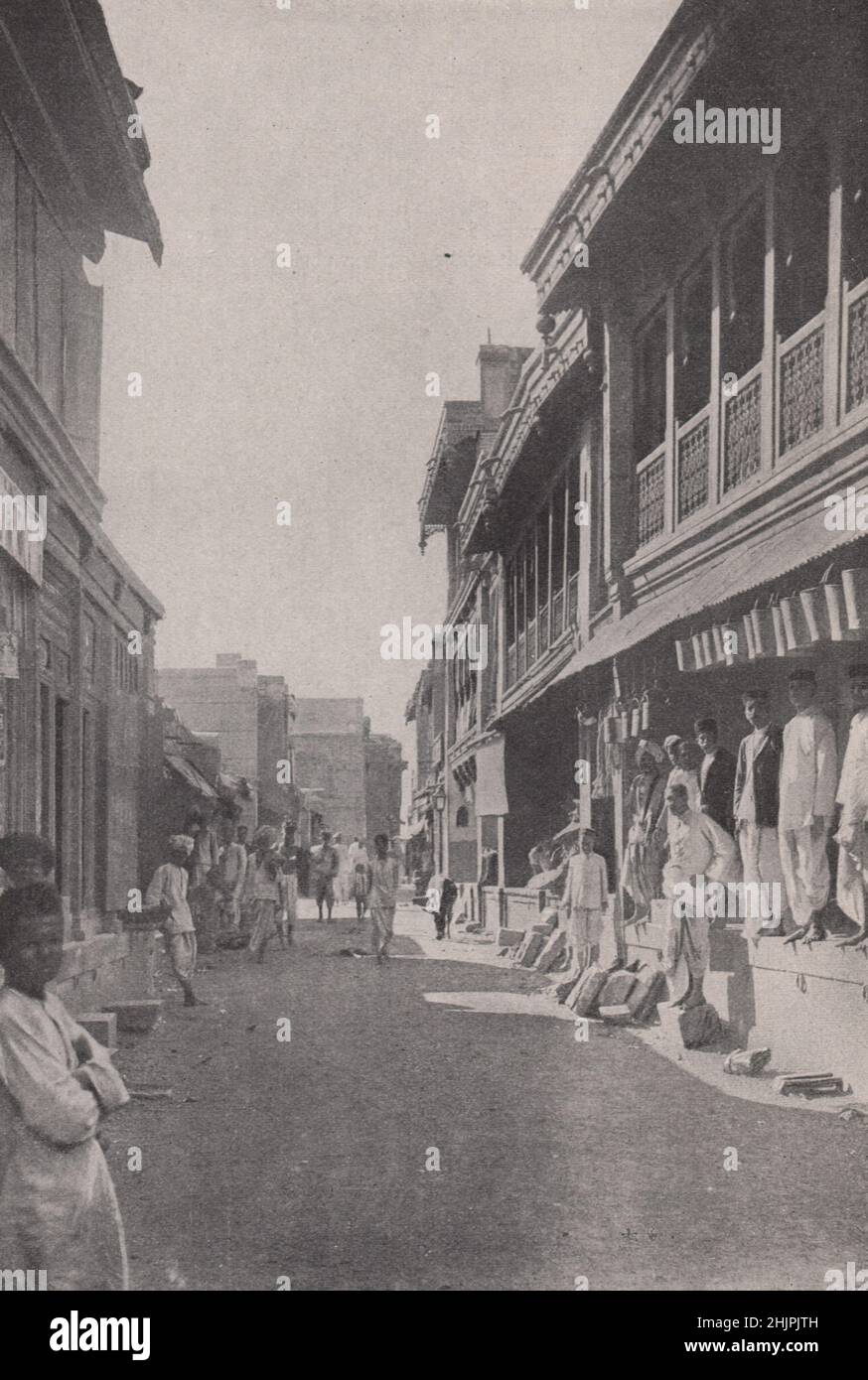 Comodidades de la vida moderna en Sangamner. India. Bombay y Gujarat (1923) Foto de stock