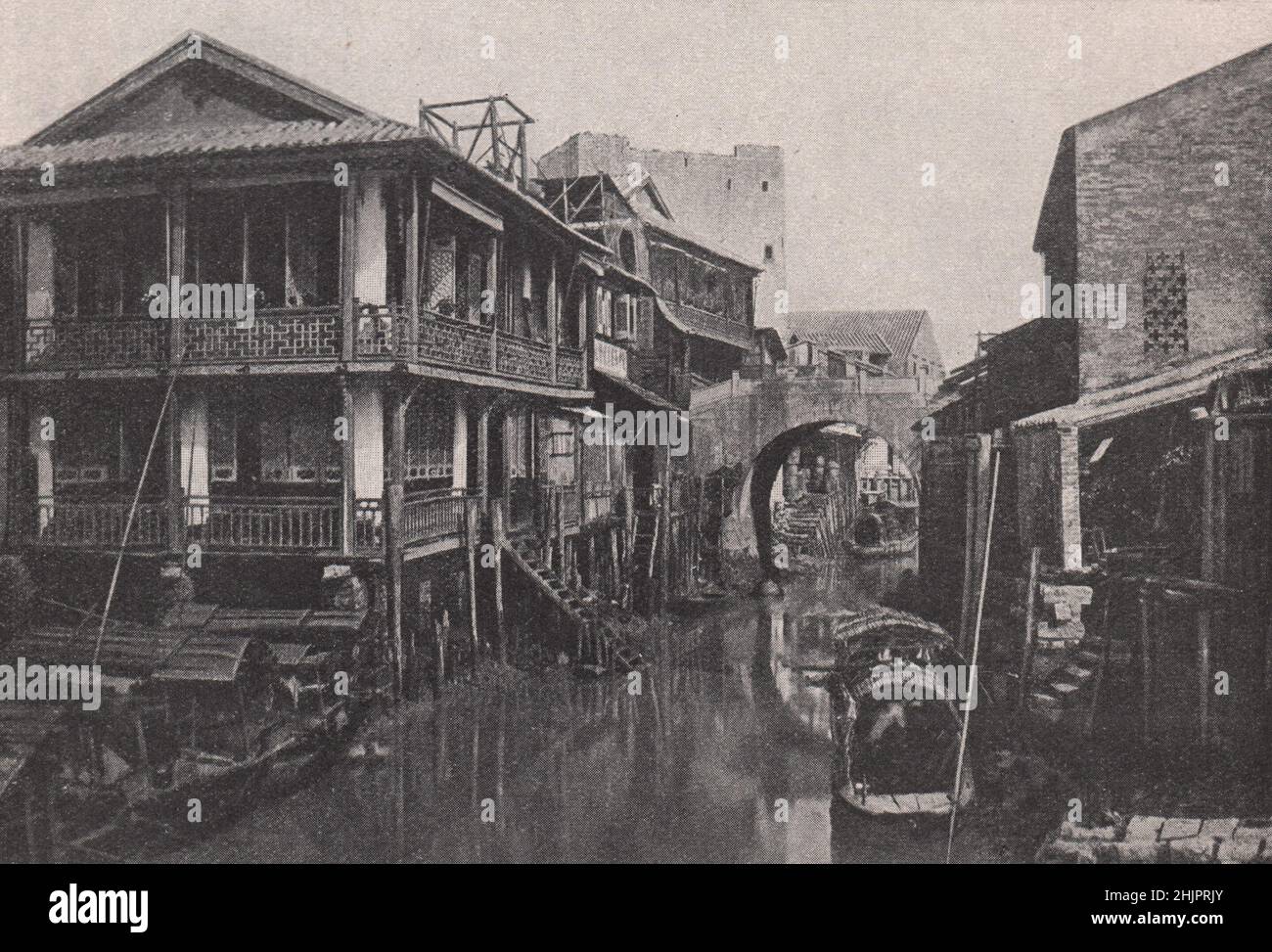 Varios tipos de viviendas en la ciudad vieja de Cantón. China. Cantón Guangzhou (1923) Foto de stock