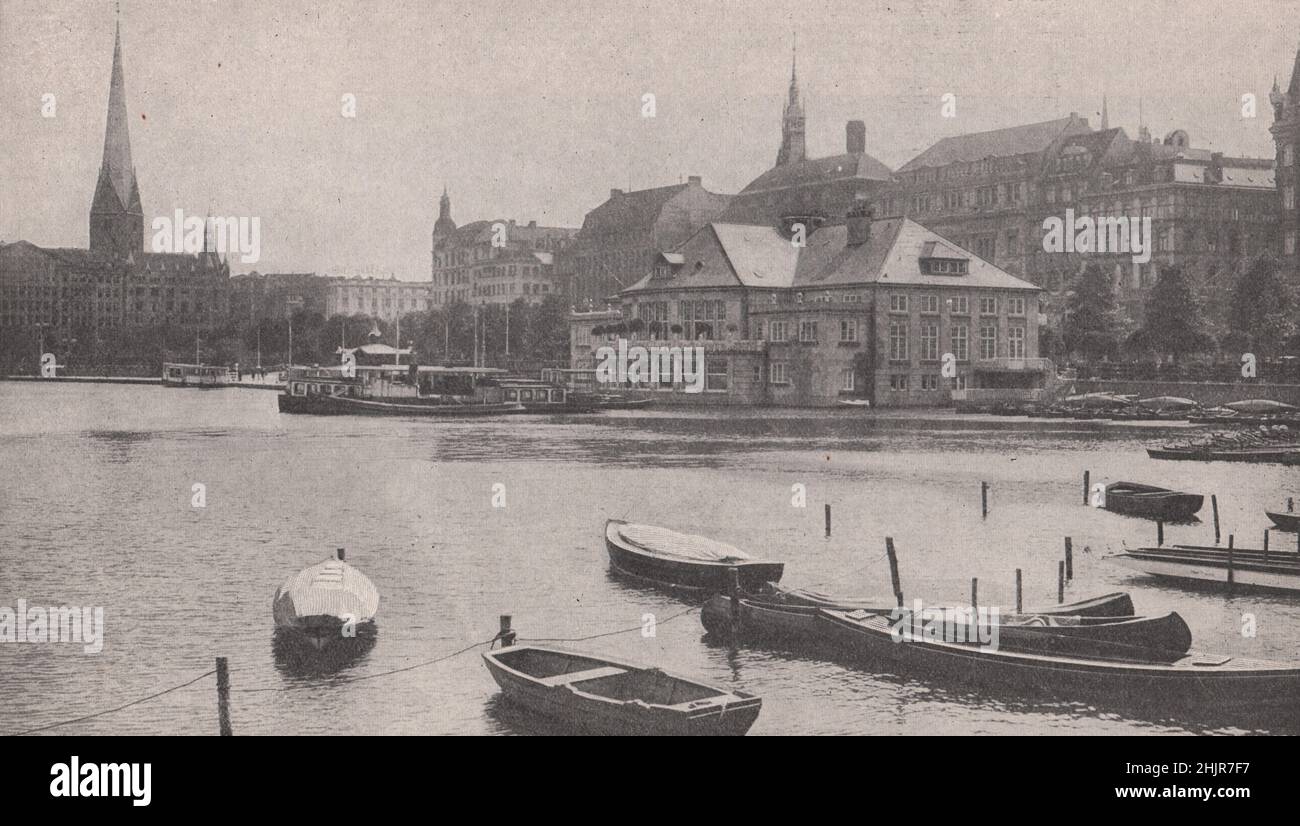 Aterrizaje y embarcaciones de recreo en el interior de Alster, la mayor atracción de Hamburgo. Alemania (1923) Foto de stock